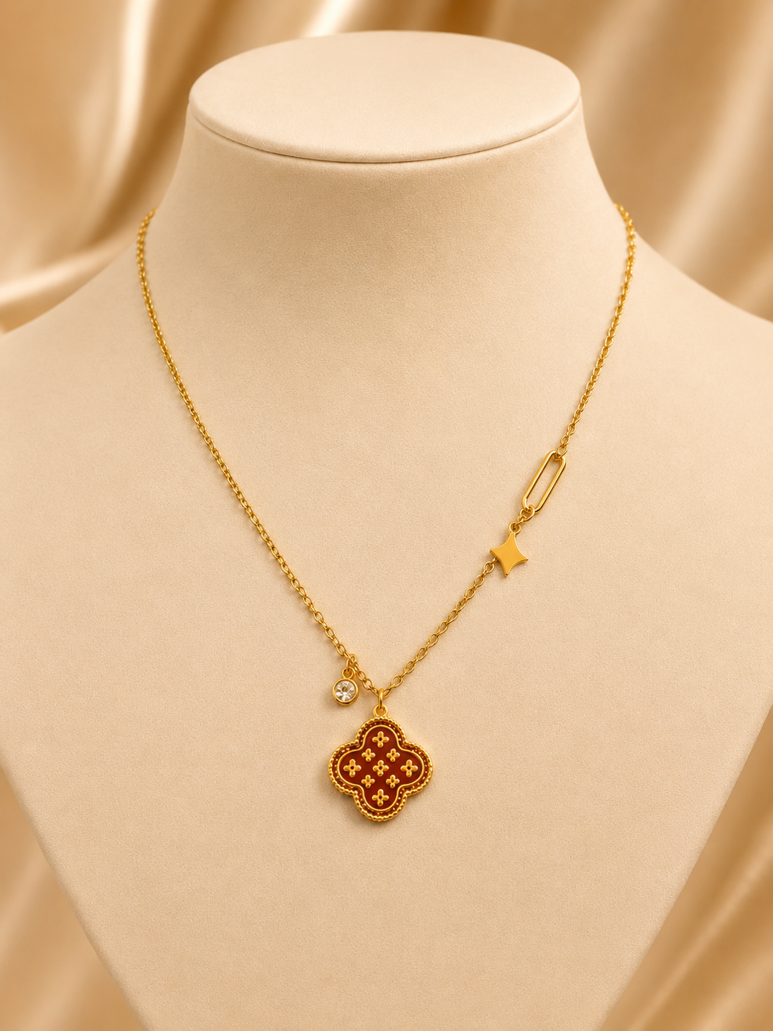 Amara Clover Necklace alternate view